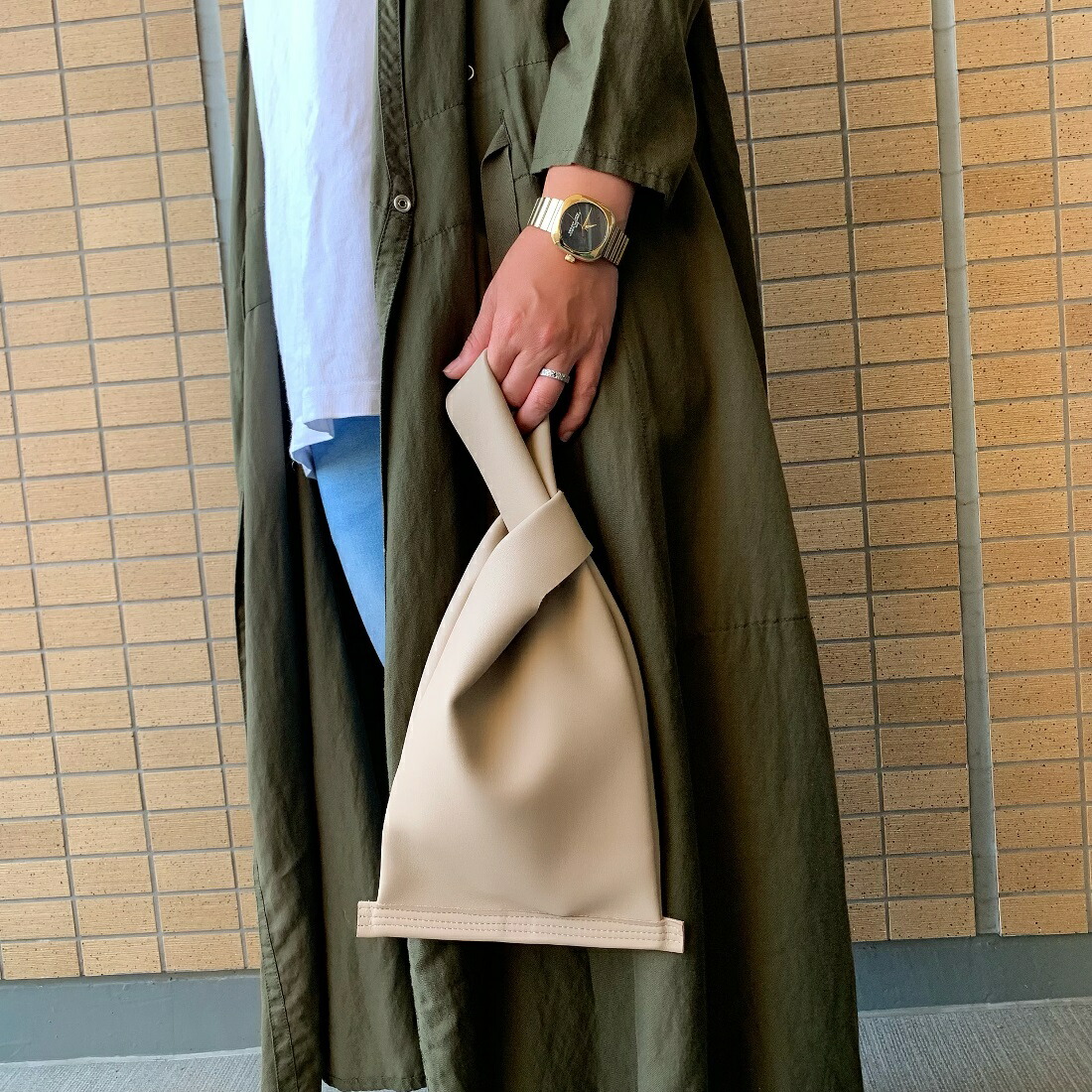 楽天市場 Bag バッグ ハンドバッグ 小ぶり 小さめ 人気 流行 トレンド おしゃれ ブランド 女性 プレゼント ギフト 大人カジュアル 韓国 韓国ファッション プチプラ 個性的 エコレザー レディース 持ち手 高見え 高みえ 厚地 送料無料 Habicalm