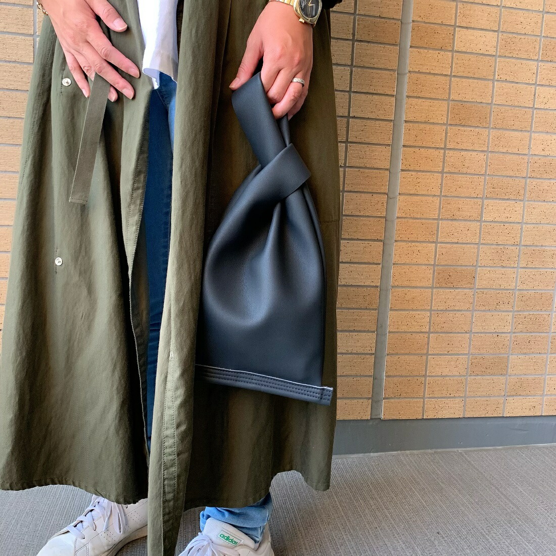 楽天市場 Bag バッグ ハンドバッグ 小ぶり 小さめ 人気 流行 トレンド おしゃれ ブランド 女性 プレゼント ギフト 大人カジュアル 韓国 韓国ファッション プチプラ 個性的 エコレザー レディース 持ち手 高見え 高みえ 厚地 送料無料 Habicalm