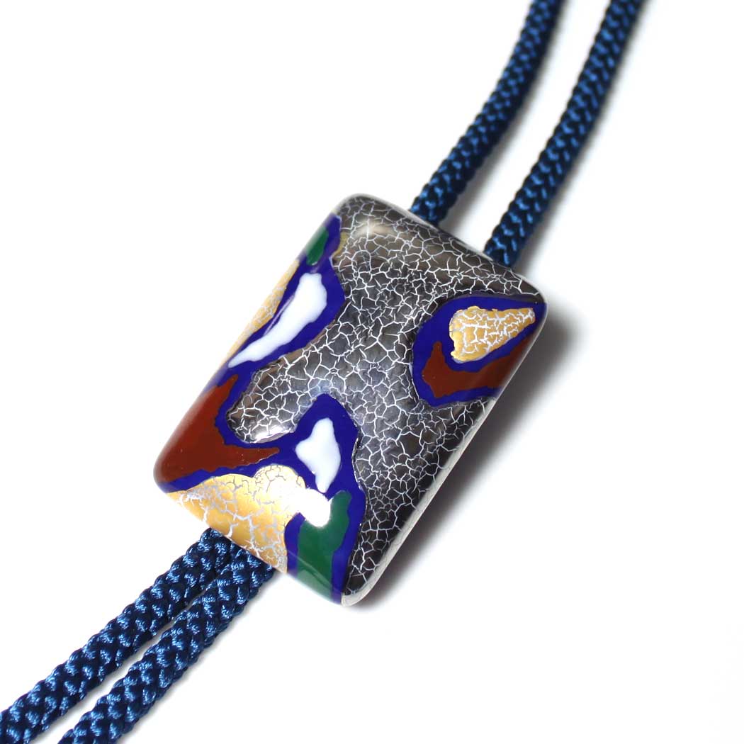 【工房限定オリジナル商品】 伝統工芸　伊万里焼　ループタイ　メンズ 瑠璃　　プラチナ　合金　焼付　人気　作品 還暦　古希　喜寿　退職祝　贈る　ループタイ！ 【包装選択】【メッセ入力】 12,540円