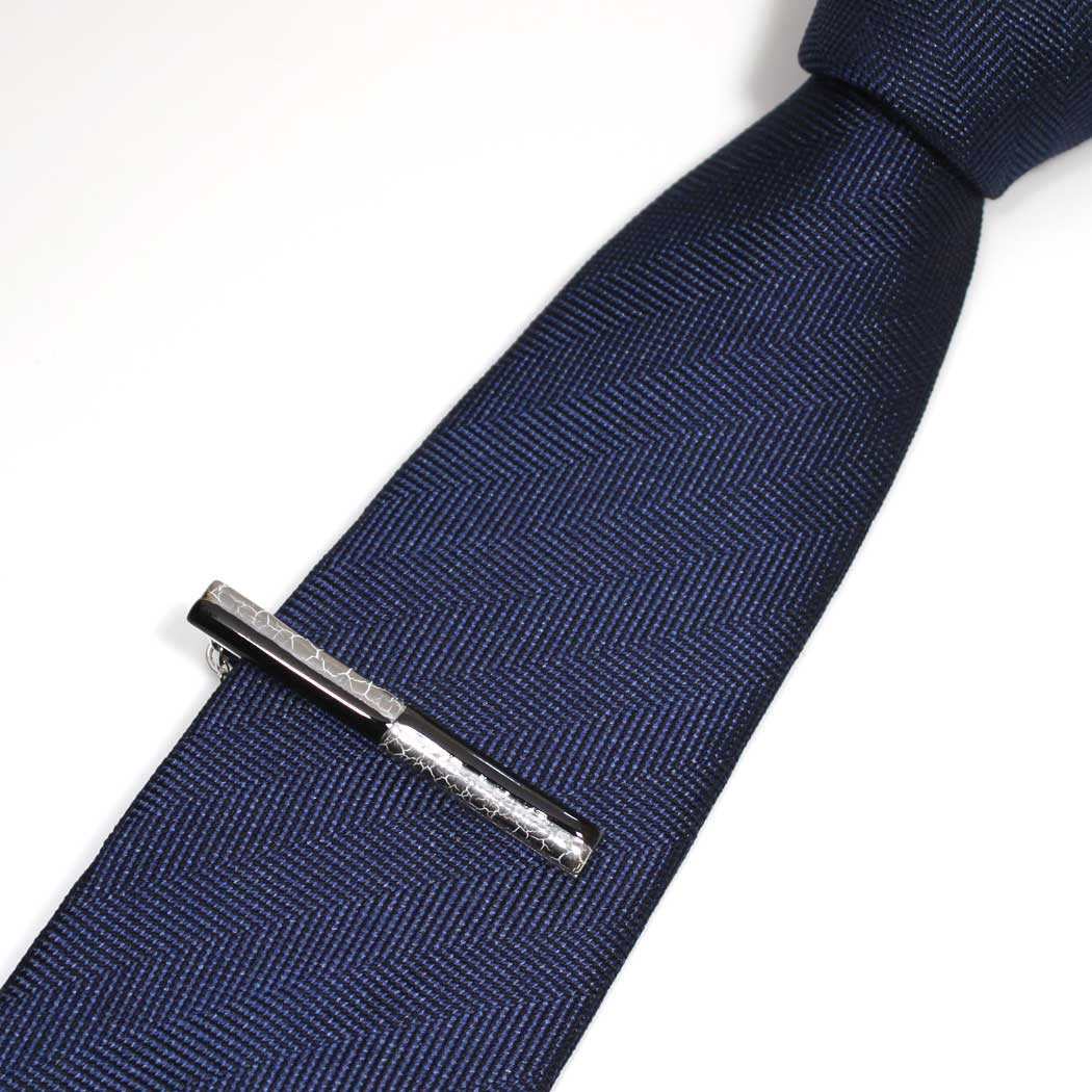 シンプルなのに高級感のある作品です ネクタイピン メンズ伊万里焼タイピン 黒ベースにプラチナを焼付けた気品ある作品 工房 限定オリジナル商品 他にはありません 外国人お土産やプレゼントに最高 楽ギフ 包装選択 楽ギフ メッセ入力 送料無料 陶芸タチカワ