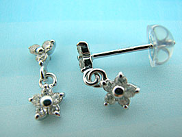 記念日 レディース ギフト プレゼント 彼女 ジュエリー アクセサリー K18wg プレゼント 女性 人気 贈り物 ダイヤモンド アクセサリー 誕生日 ピアス 誕生日 ジュエリー 送料無料 ジュエリーコトブキ幸せ運ぶ宝石屋 ジュエリー 女友達 プレゼント ジュエリーコトブキ