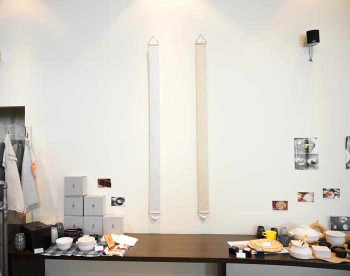 楽天市場 京都洛柿庵 細タペストリー 金唐草 10 170cm タペストリー ロング 和風 和モダン 壁掛け おしゃれ インテリア 雑貨 唐草文様 Ts 768 J Pia