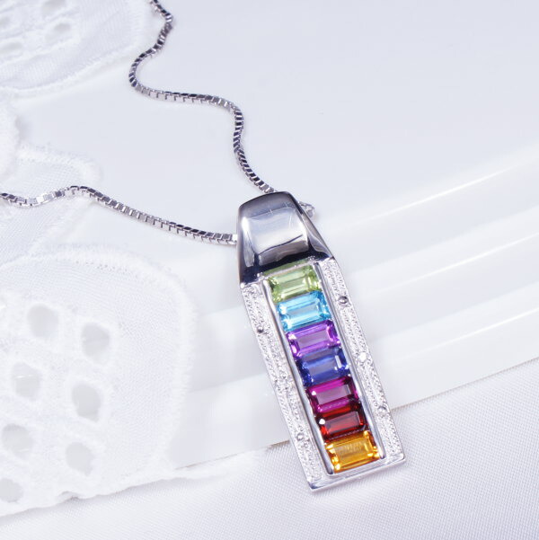 SV アミュレット ペンダント ダイヤ 0.01ct