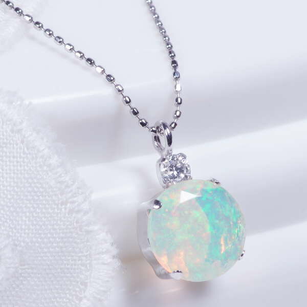 楽天市場】K18 オパール ペンダント 0.6カラット ペアシェイプカット