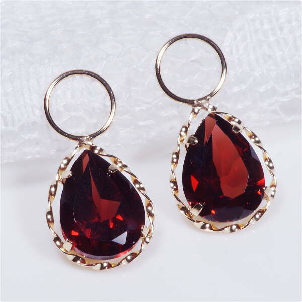 K18 ピアスチャームペア ロードライトガーネット 楽天市場】K18 ロードライトガーネット スイング チャーム ペア