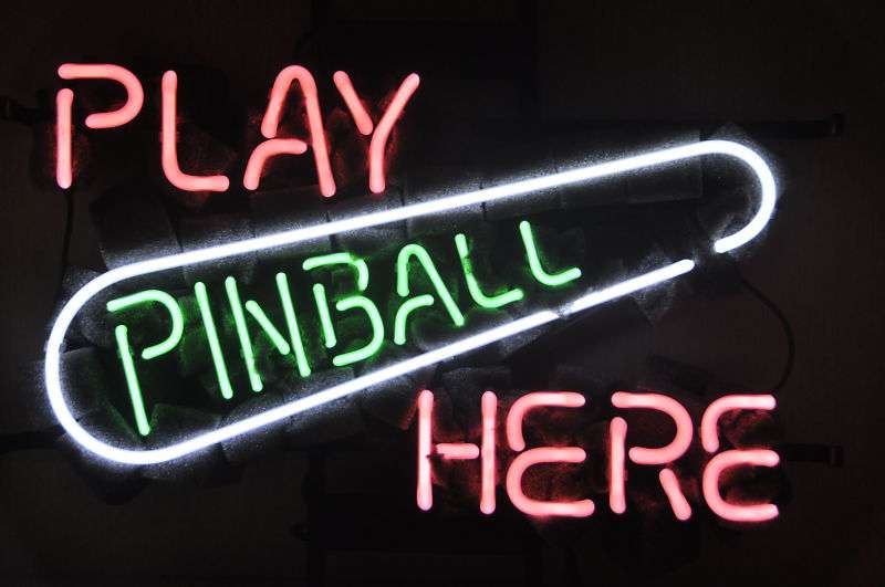 PLAY PINBALL HERE ネオン看板 ネオンサイン 広告 店舗用 NEON SIGN
