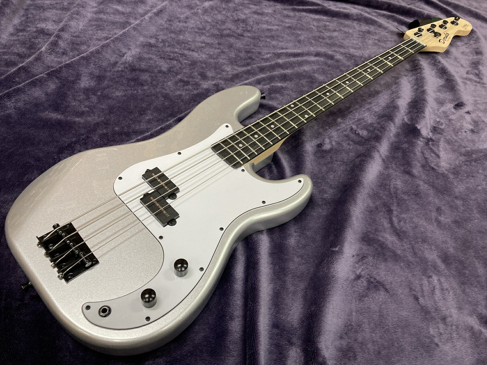 最大95 オフ かっこいい ベース プレシジョンベース 銀色 木 調整済み 木材 エレキベース Derulo プレべ 弦 ラメ シルバー エレキ 機材 Bass Music 楽器 音楽 ギター ベース