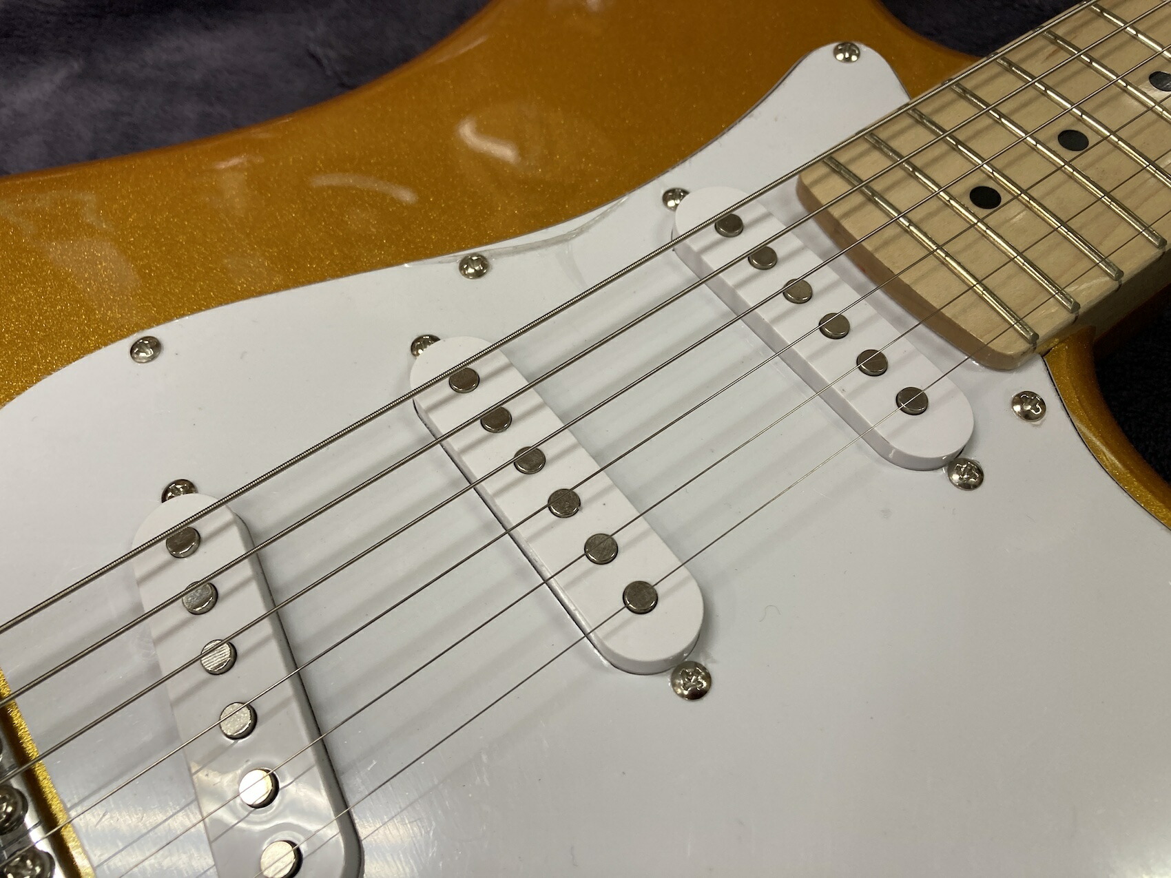 エレキギター エレキ ギター Guitar 楽器 音楽 機材 Music 弦 ツリー 木材 かっこいい 調整済み 金色 ゴールド ストラト ストラトキャスター achc Org