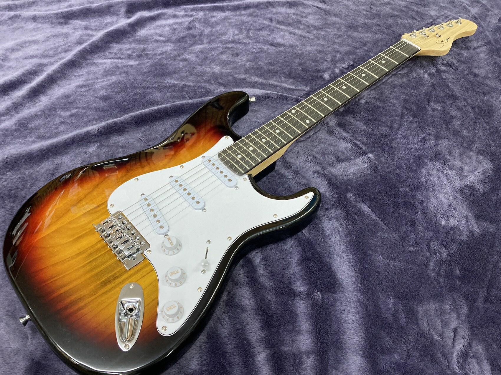 エレキギター エレキ ギター Guitar 楽器 音楽 機材 Music 弦 木 木材 かっこいい 調整済み サンバースト 茶色 ストラト ストラトキャスター スタンダード Ice Org Br