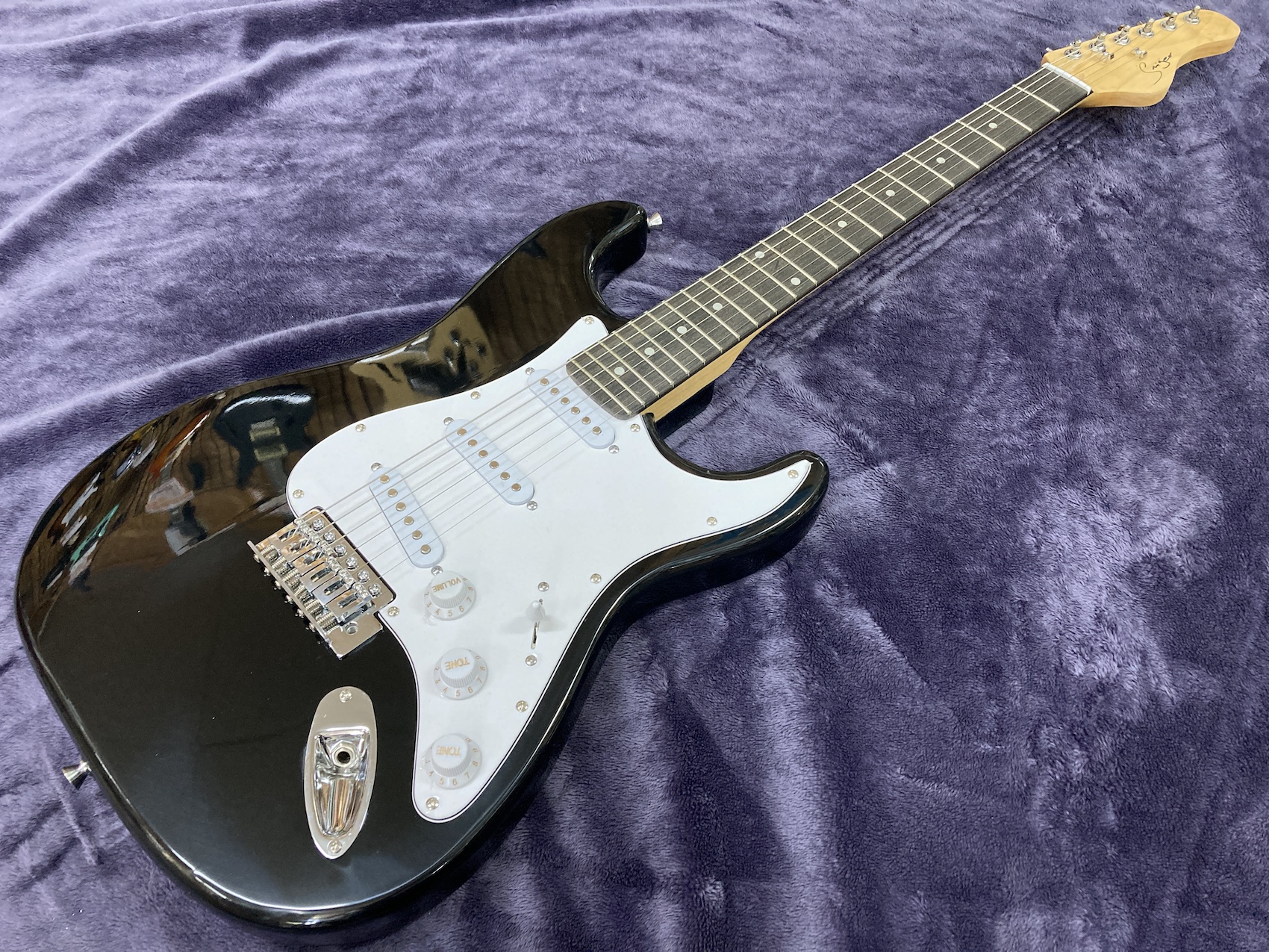 エレキギター エレキ ギター Guitar 楽器 音楽 機材 Music 弦 木 木材 かっこいい 調整済み 黒 ブラック ストラト ストラトキャスター スタンダード Ice Org Br