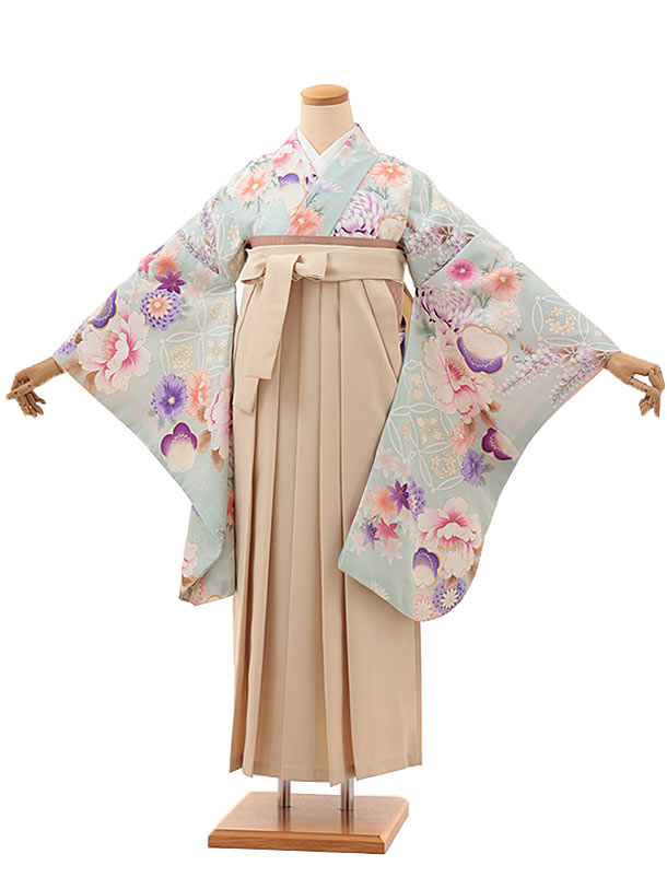 卒業式袴レンタル A303 薄水色 牡丹&times;ベージュ袴 卒業式 袴 レンタル 女性 卒業式袴 フルセットレンタル 大学生 はかま 女性 卒業袴セット 卒業式袴レンタル セット 大学 袴セット 卒業袴レンタル 着物レンタル 卒業式袴レンタル 往復送料無料【レンタル】｜きものレンタルのお店　アビー
