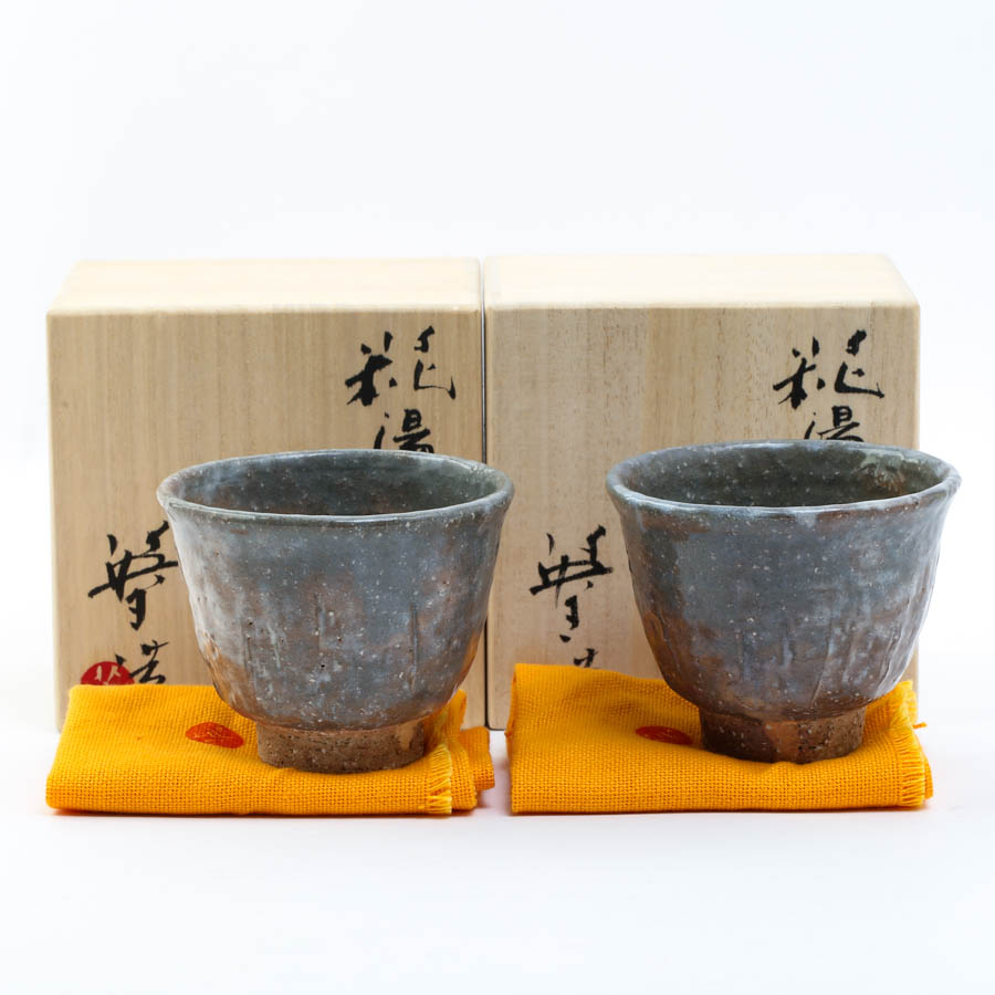 【波多野善蔵】萩焼 県無形文化財 指月窯 萩茶碗 共箱 楽天市場】【十月の特売品】指月窯 波多野善蔵作 白萩 水指 替蓋