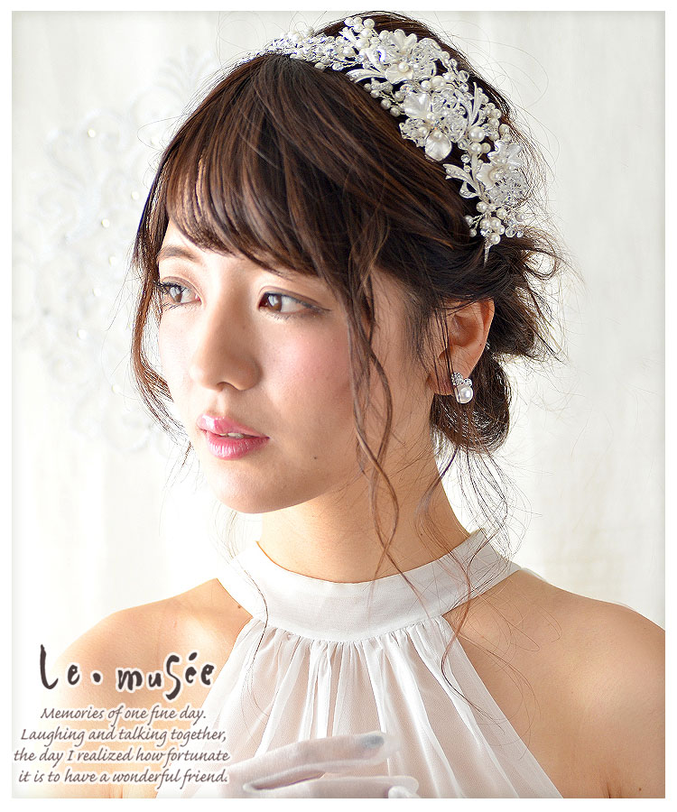 在庫一掃 楽天市場 ヘッドドレス 髪飾り カチューシャ エリー ヘアアクセ ヘアアクセサリー 結婚式 ウェディング ウエディング ブライダル 花嫁 オシャレ おしゃれ ウェディングドレス カラードレス リゾート 披露宴 パーティー 二次会 海外挙式 ビジュー ライン