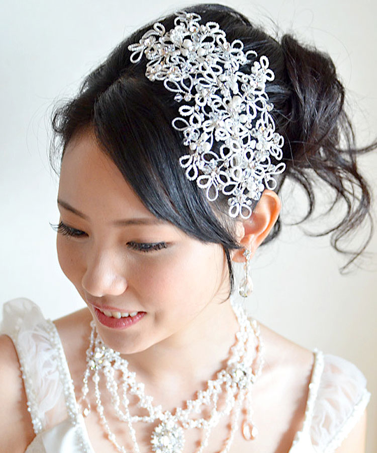 楽天市場 Sale 4 400 ヘッドドレス 髪飾り ビーズブランシュ ヘアアクセ ヘアアクセサリー 結婚式 ウェディング ウエディング ブライダル 花嫁 オシャレ おしゃれ ウェディングドレス カラードレス リゾート 披露宴 海外挙式 パール ビーズ ビジュー 白 ホワイト