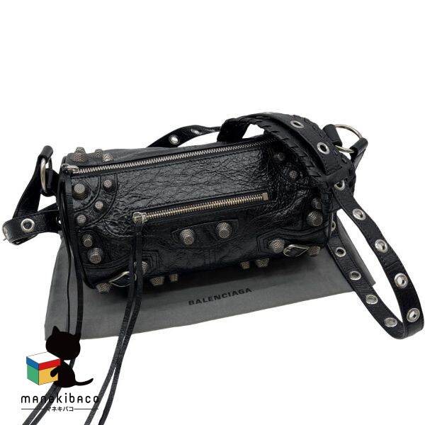 7月まで出品　美品BALENCIAGA le cagole シリンダーバック 7月まで出品 美品BALENCIAGA le cagole シリンダーバック - メルカリ