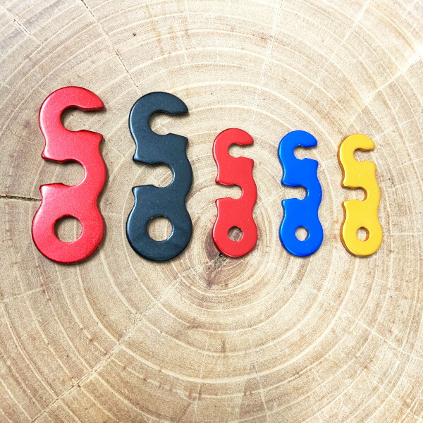 楽天市場 アルミ自在金具 かたつむり 1個 三つ目 3穴 ロープストッパー 金銀赤青緑キャンプ アウトドア メール便配送 メロウストア