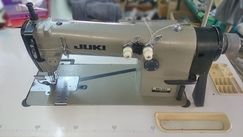 素晴らしい JUKIミシン 日本製 DDL-5570 グレー １００V仕様 ミシン頭