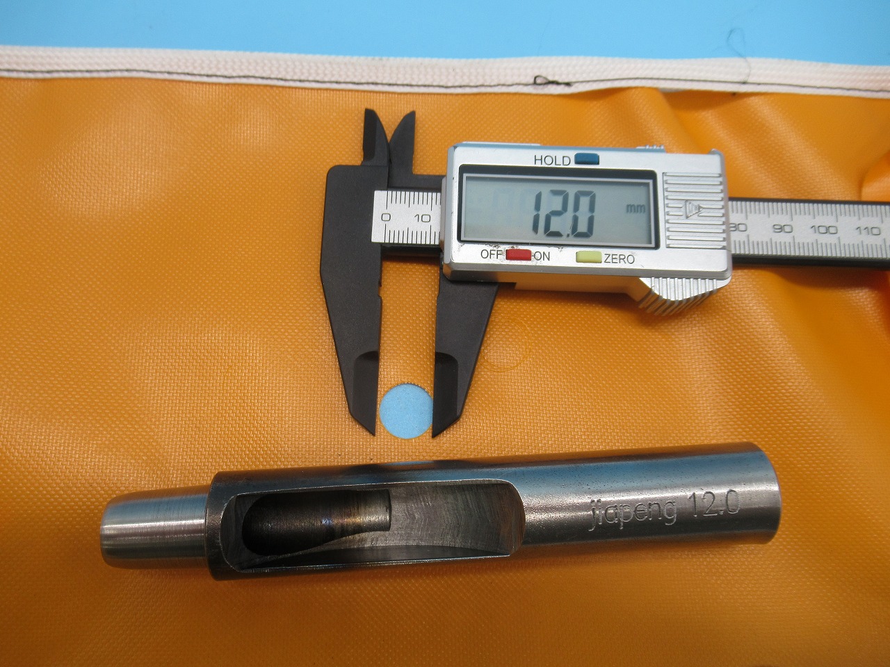 【楽天市場】【新古品】台湾製 手動 ハトメ穴打ち機 手打ち 工具 穴のサイズは12mmです。：ミシン屋さん3号店