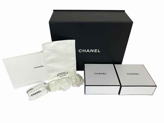 【美品未使用】シャネル　カメリア柄　陶器　小物入れ　アクセサリー入れ　3個セット CHANELのカメリアモチーフの小物入れ‎‪⋈*。゜ - メルカリ‬