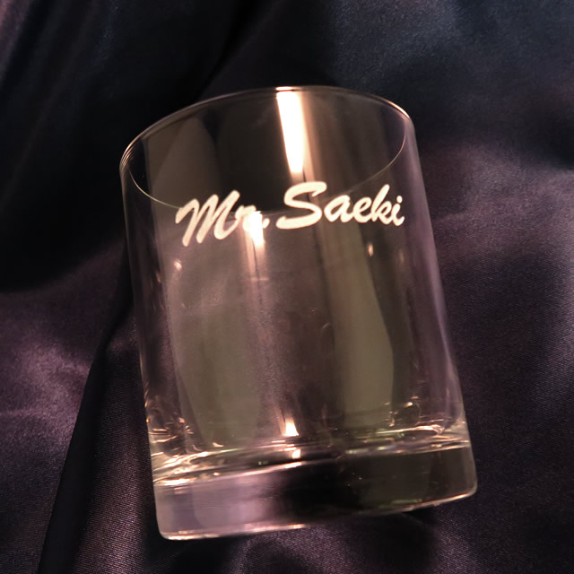 市場 名入れ グラス ギフト 成人祝い 彫刻 ロックグラスセット 酒 お酒 名前入り ジャックダニエル プレゼント お中元 ウイスキー