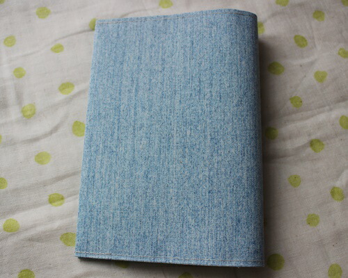 楽天市場 メール便ok 文庫版サイズ Toconuts トコナッツ こだわり シンプルブックカバー 無地 手軽に使えるタイプ 厚さ1cm程度までの文庫本対応可能 薄い綺麗なデニム風 水色 ナージャ 雑貨とスイーツ
