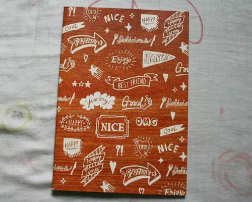 楽天市場 ポスト投函ok アクティブ ａ5サイズ 7mm罫線入り カレッジノート 中綴じ製本 可愛いプリント柄の表紙 W148 H210mm 64ページ ハッピーワード 幸せ英単語 木目柄 ナージャ 雑貨とスイーツ