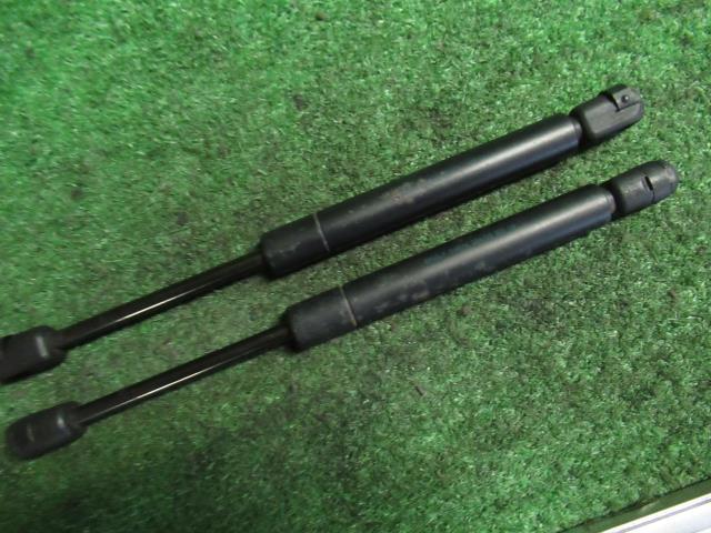 【中古】 アウディ TT 8NAUQ フードダンパー 車体カラー 銀