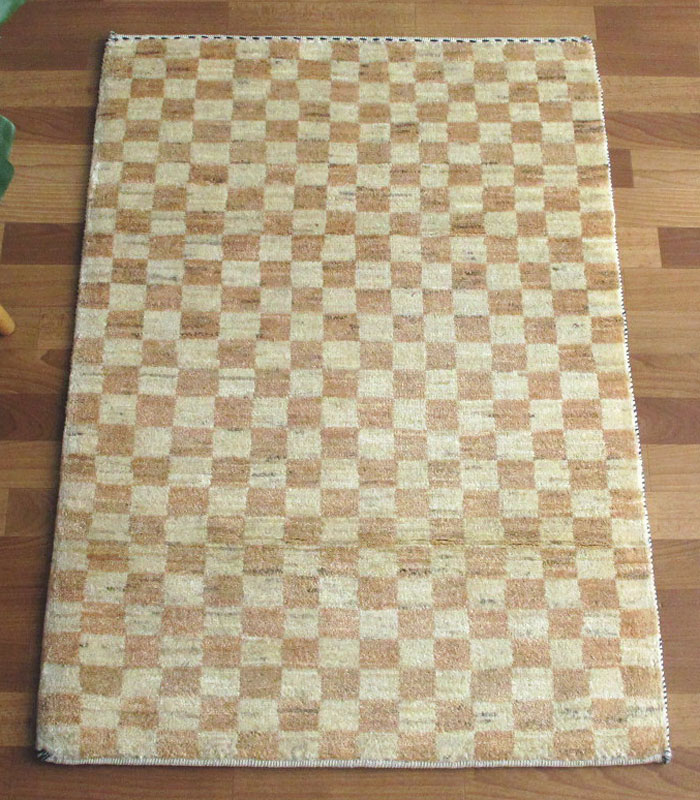 イラン製 ゾランヴァリ ギャッベ 玄関マット 114&times;81cm 手織り 天然 ウール100% 草木染 おしゃれ かわいい 北欧 ラグ 絨毯 マット ラグマット カーペット 厚手 屋内 室内 ギャベ 床暖房対応 ホットカーペット対応 ベージュ (品番:ZS-1214)｜キリム＆絨毯・オリエンタルムーン