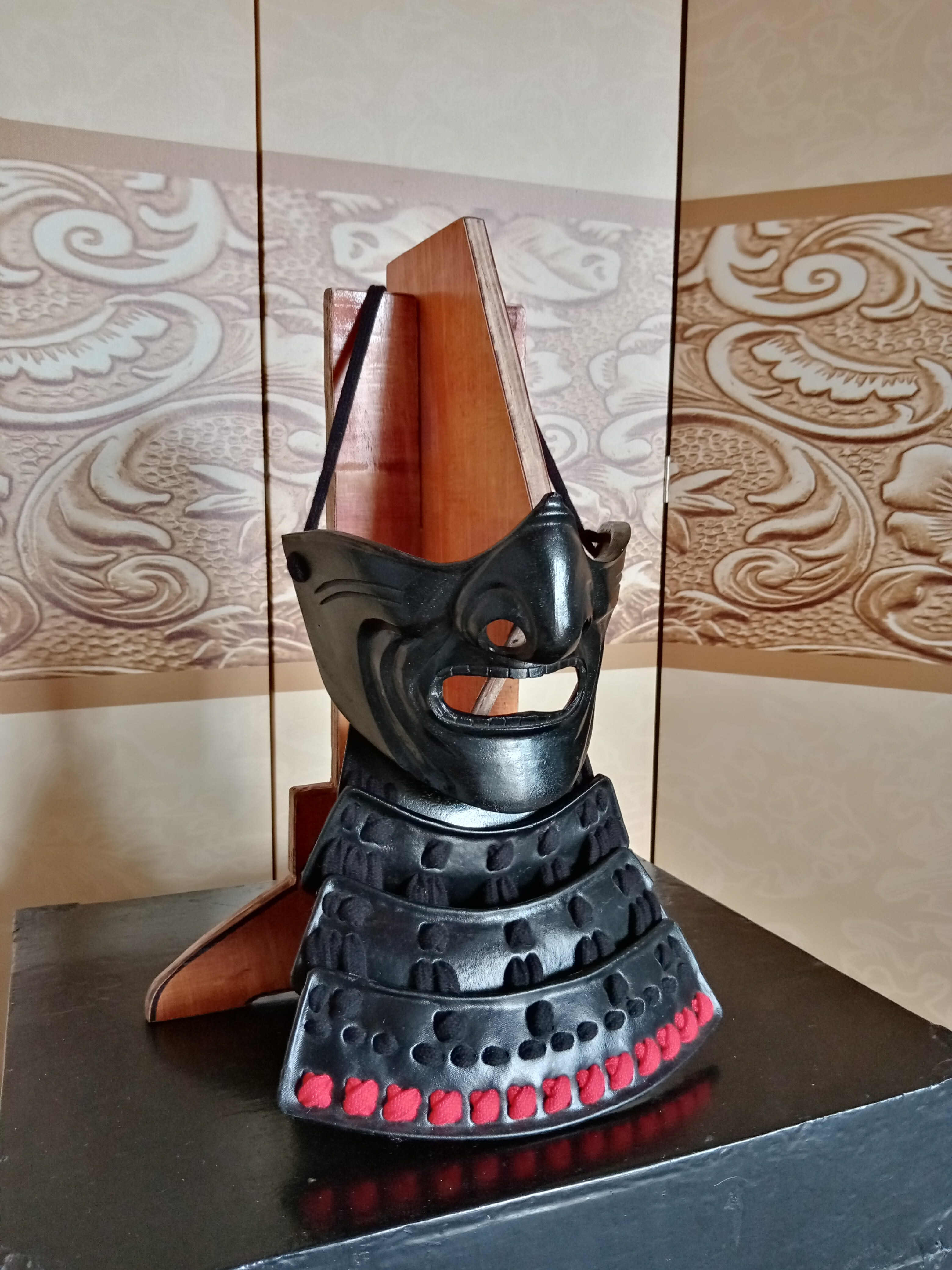 楽天市場 面頬 日本甲冑 着用 検 武具 甲冑 兜 鎧部品 江戸時代 戦国 軽量甲冑 大人用 甲冑部品 コスチューム Cosplay服装 時代劇 演出服 お祝い お祭り 黒 パドルボックス楽天市場店