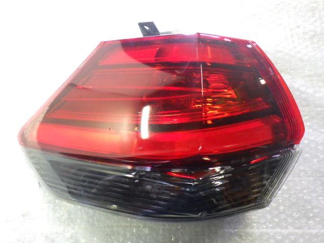 ★エクストレイル 20XI T32★左 テールランプ 220-23746 純正 中古 テールライト 26555-6FP0C