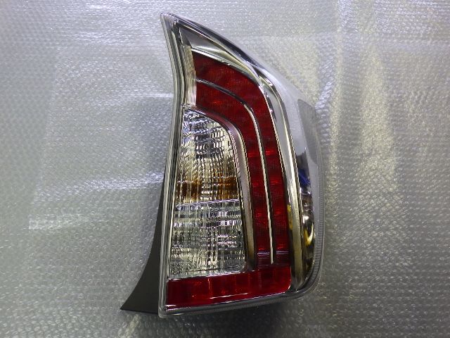 ★プリウス S ZVW30★右 テールランプ 純正 中古 テールライト 47-55 W0390 81550-47170