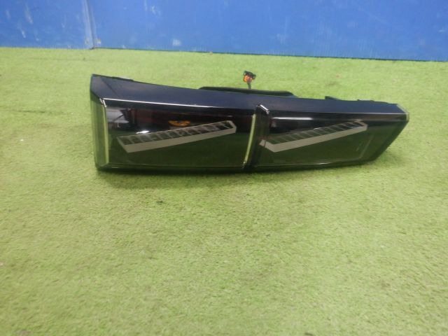 ★プジョー 308 P5 3DA-P51YH01 GT ブルーHDi★右フィニッシャーランプ 015.022-02 AL 17,104円
