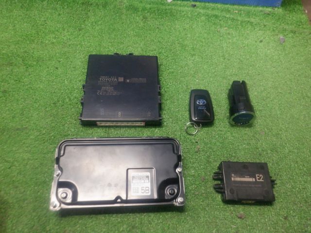 ★プリウス PHV DLA-ZVW52 S セーフティパッケージ 後期★エンジンコンピューターセット 89661-47B50｜PartsportAP 店