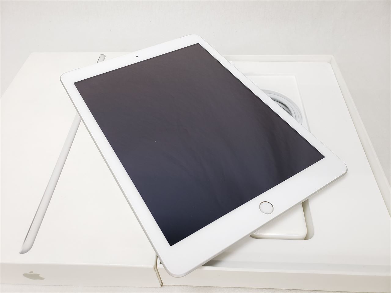 (中古) iPad（第5世代/2017） Cellular 32GB シルバー /MP1L2J/A 、softbank