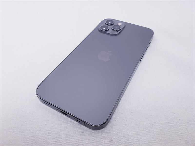 (中古) iPhone12 Pro 128GB 黒鉛/MGM53J/A  【SIM鍵を掛ける取りけす品】、au