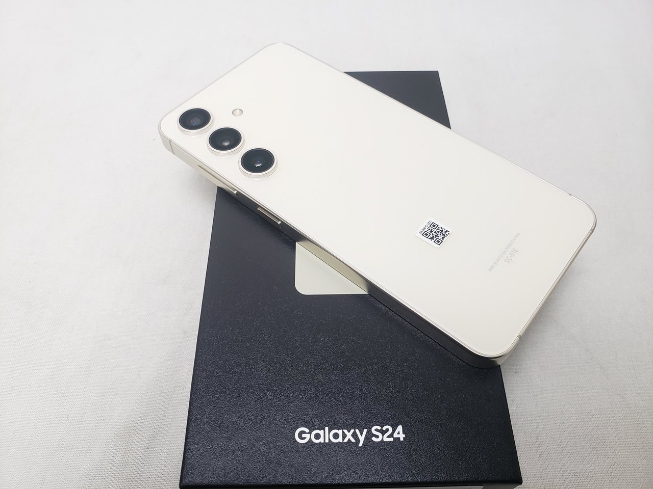 (中古) SC-51E 黄金色黄色 /Galaxy S24 【 SIMFREE】、docomo