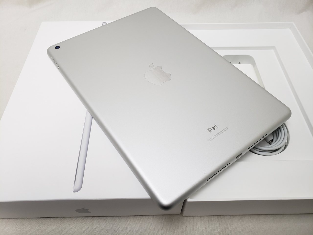 (中古) iPad（第8世代/2020） Wi-Fi 32GB シルバー /MYLA2J/A