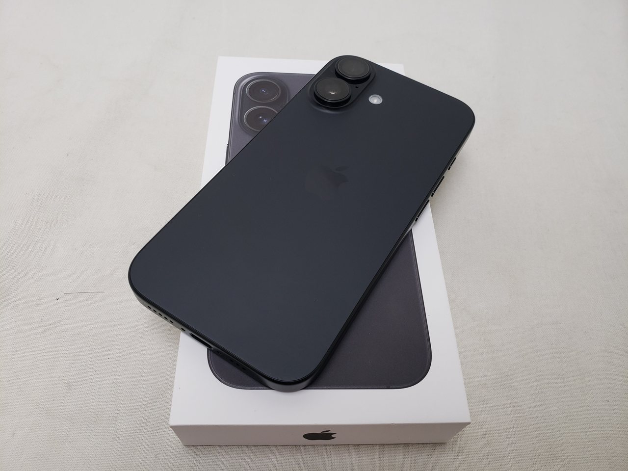 (中古) iPhone16 128GB ブラック /MYDQ3J/A 【国内版 SIMFREE】、SIMフリー