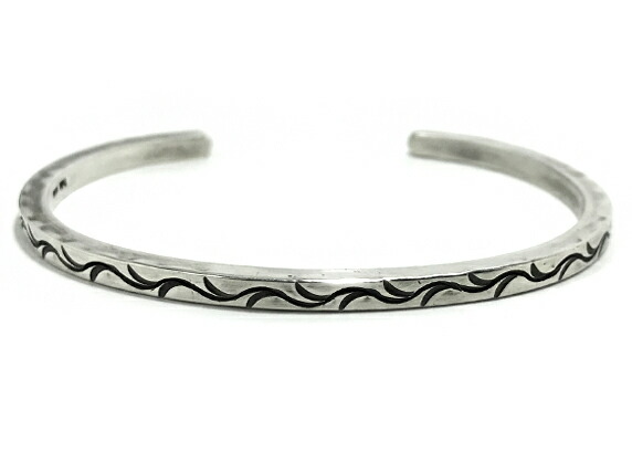 楽天市場】＜6mm幅、厚み2.3mm＞【 平打ち 叩き バングル 】シルバー