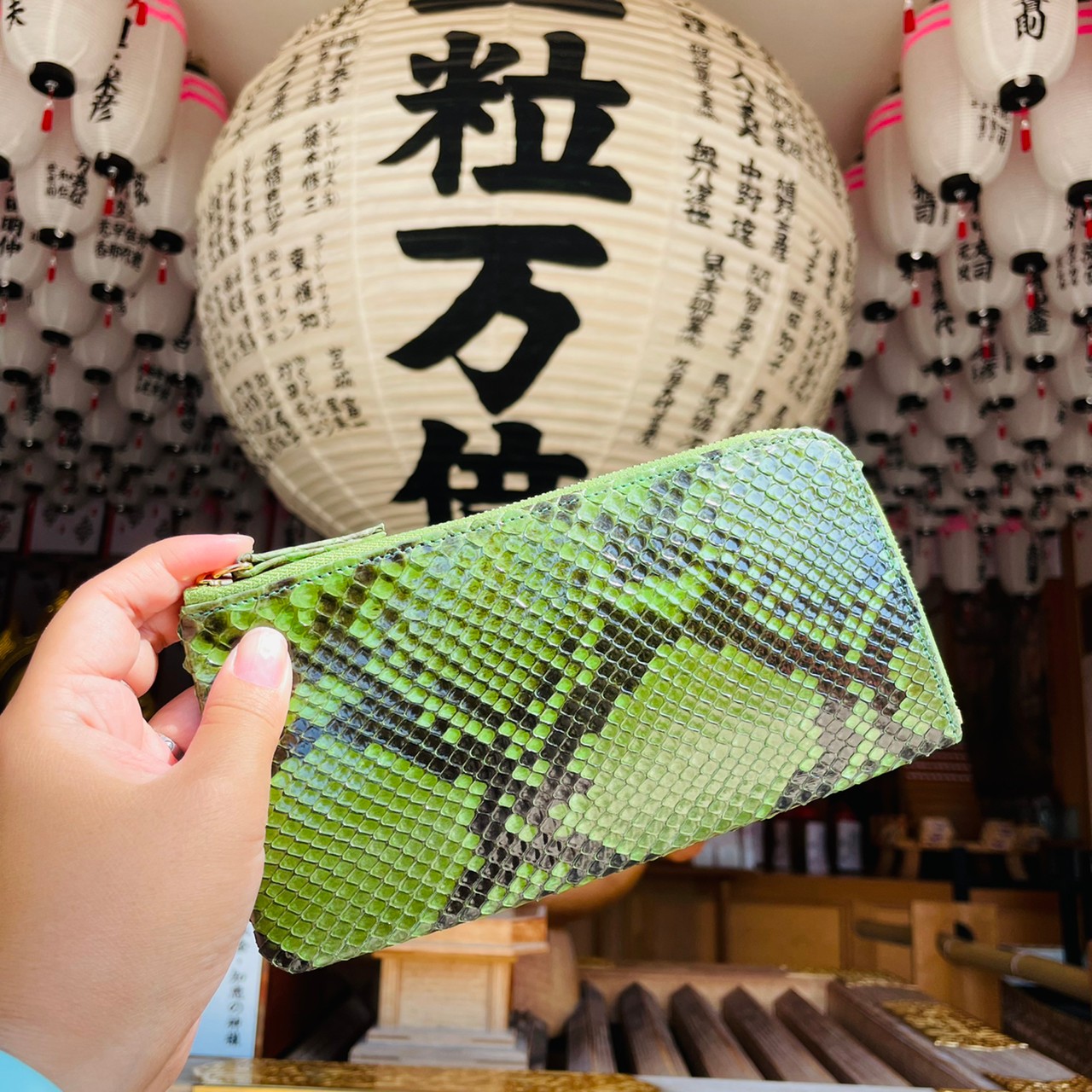 2025年蛇年に金運上昇蛇財布！🐍あなたを幸せにする開運の財布　開運緑の錦蛇（本物）極薄長財布