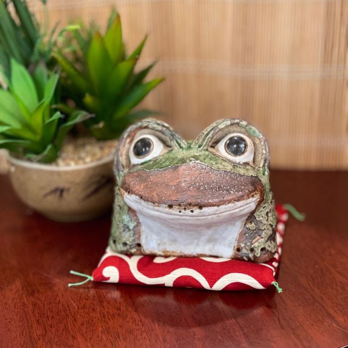 楽天市場】信楽焼 陶器 かえる 七福蛙 5号 カラフル 金運 幸運 豊作 し