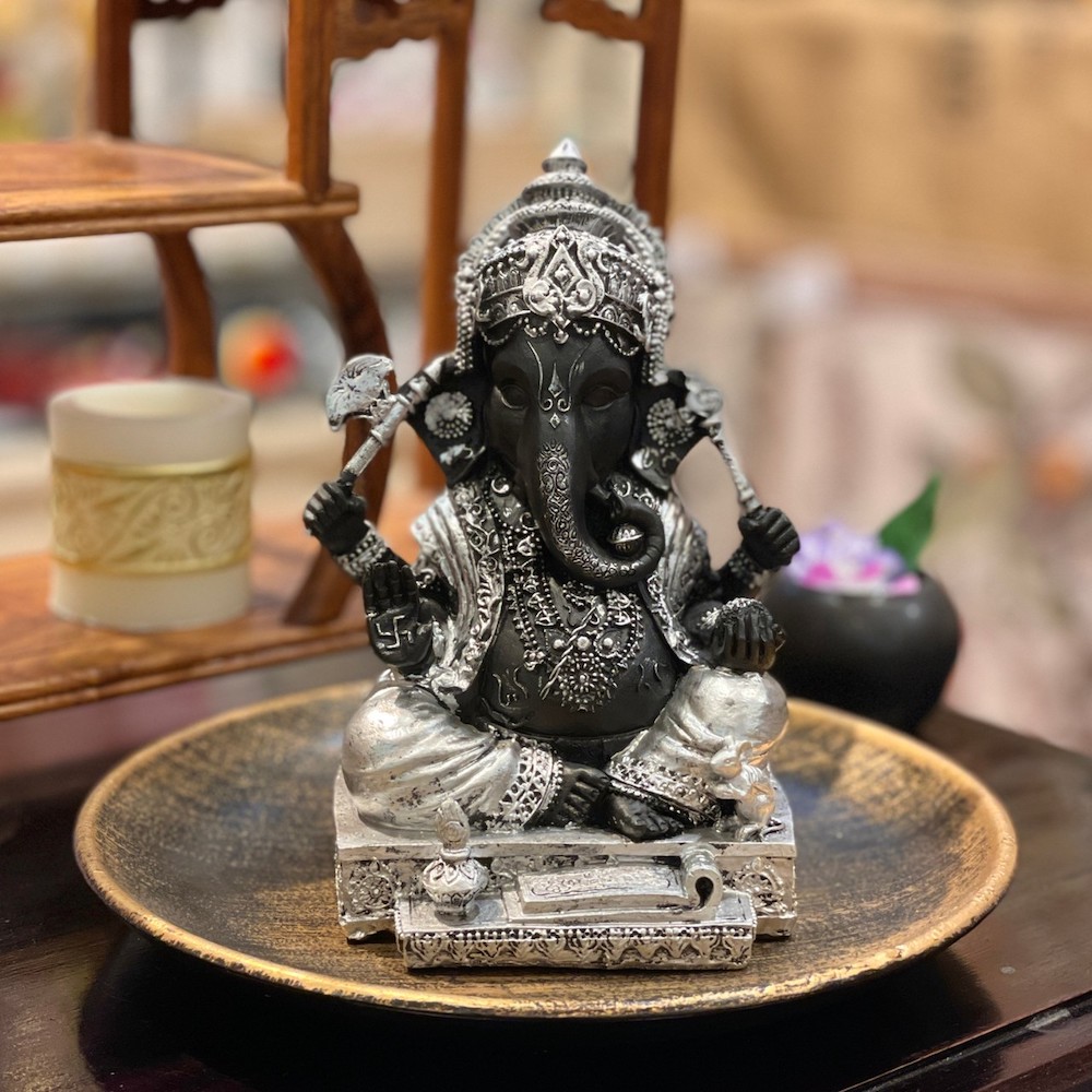 楽天市場 インドの神様 ガネーシャの置物 ガネーシャ 置物 ガネーシャ像 夢を叶える象 金運アップ 開運 瞑想 商売繁盛 現世利益 ヒンドゥー教の神様 象の神様 ゾウの神様 ガナパティ 歓喜天 聖天 T 高さ23 5cm シルバー 銀 ブラック 三和ポチット 楽天市場 インドの神様 ガネーシャの置物 ガネーシャ 置物 ガネーシャ像 夢を叶える象 金運アップ 開運 瞑想 商売繁盛 現世利益 ヒンドゥー教の神様 象の神様 ゾウの神様 ガナパティ 歓喜天 聖天 T 高さ23 5cm シルバー 銀 ブラック 三和ポチット