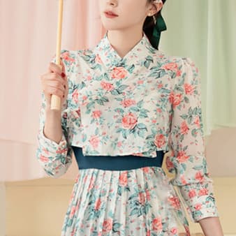 【韓服スタイル】花雲ピンタックのチョゴリブラウス Vネック 七分袖 花柄 上品 フェミニン 着こなし 春 秋 グリーン S M L XL 2XL