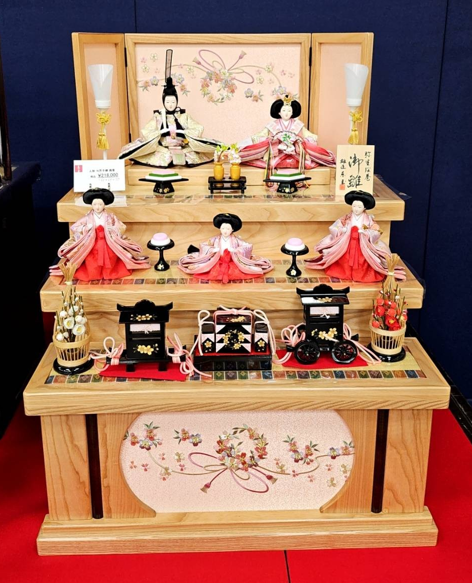 楽天市場】送料無料 東玉 雛人形 衣装着五人揃い 木製三段飾り 【梅日