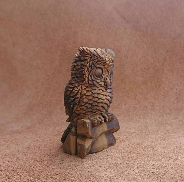 オブジェ 飾りつけ 室内装飾雑貨 調度品 室内装飾 タイガーアイ 梟 上彫り 芸術品 縁起物 金運の石 南アフリカ共和国産 折り目正しいに彫り上げ 手彫り 一往一往つら構えが異なる 一往として同じその儀なし つら構え気が大きいに彫り上げ 一風変わったの飾りつけ