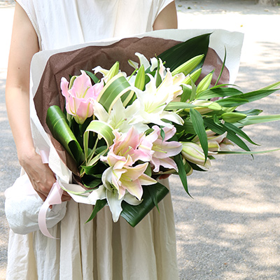 メーカー直送 クール代込 花束 Loulou ブーケタイプ ピンク 赤 ユリ ギフト 誕生日 バラ フラワー 花 別途送料 結婚祝い 結婚記念日 プレゼント 1oficioverde Com Br