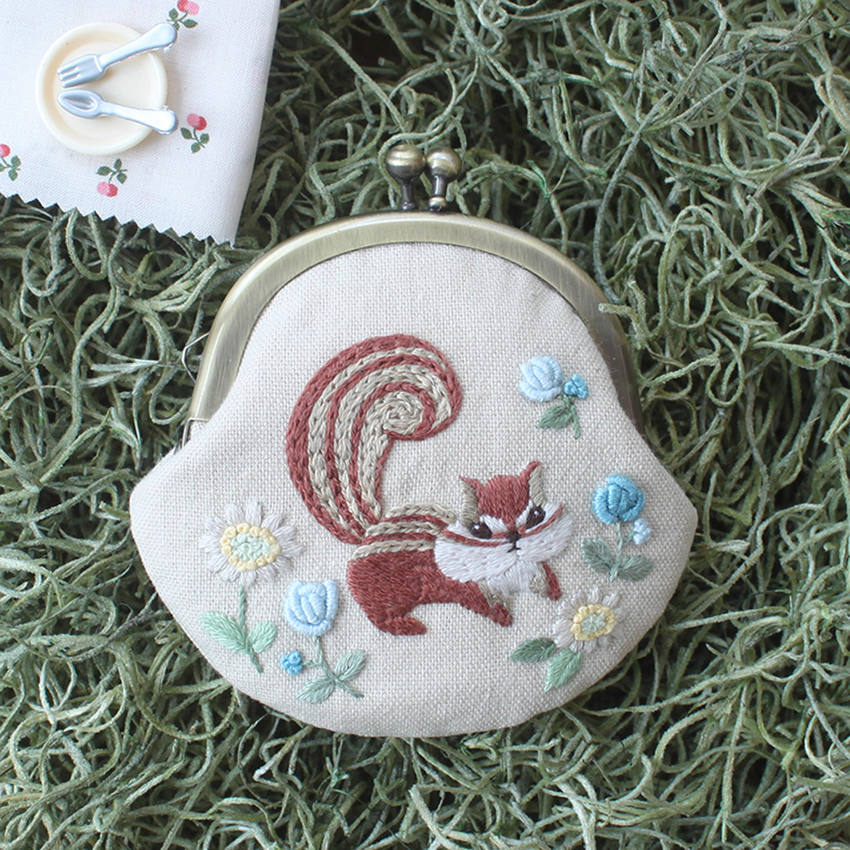 楽天市場】動物刺しゅうキット 野花と遊ぶうさぎさん 野花と遊ぶ