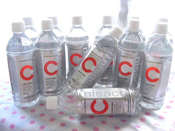 【送料無料】ビタミンCプラスミネラルウォーター48本セット 日本海佐渡沖水深332mから採取した海洋深層水と海洋深層水ミネラルをバランスよくブレンドした100％ピュアウォーターです。【楽ギフ_のし宛書】｜うまいショップ