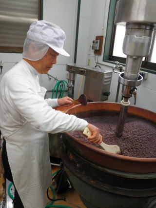 【送料無料】 餡職人の作る美味しいあんもち北海道産あずき１００％。水ようかん小倉箱入（24個入）贈答に人気 7,679円