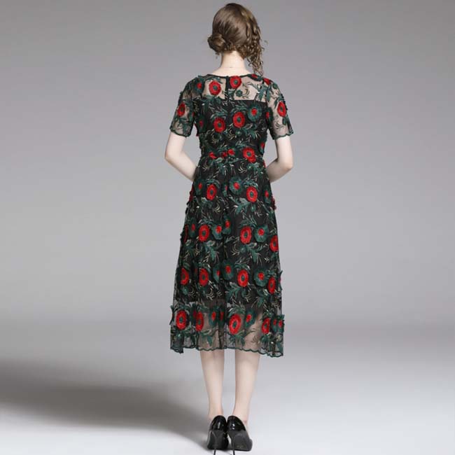 楽天市場 送料無料 大輪の花が刺繍された個性的なワンピースドレス パーティードレス 大きいサイズ 結婚式 ドレス 披露宴 二次会 卒業式 ワンピース パーティードレス専門店vergarmo